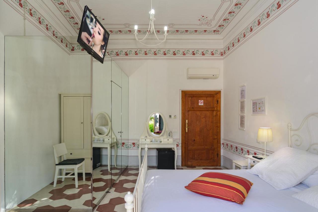 Villino Ermione Hotel Marina Di Pisa Eksteriør billede